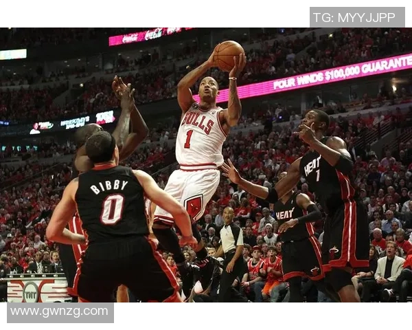 热火与公牛东部决赛第三场激战回顾球员表现与战术分析