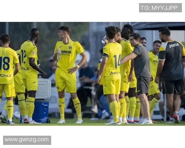 阿斯塔纳迎战比利亚雷力争主场胜利展现球队实力