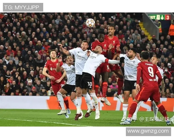 利物浦主场狂胜曼联四比一重燃争冠希望与宿敌的恩怨情仇再度升级 利物浦主场狂胜曼联四比一重燃争冠希望与宿敌的恩怨情仇再度升级